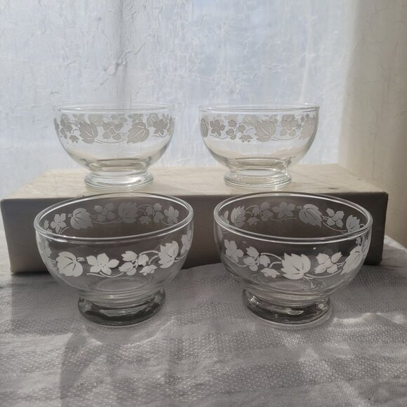 Set Of 4 Vintage Glass Dessert Bowls With White Floral Design 3 Inches Tall & 4 - Picture 7 of 9